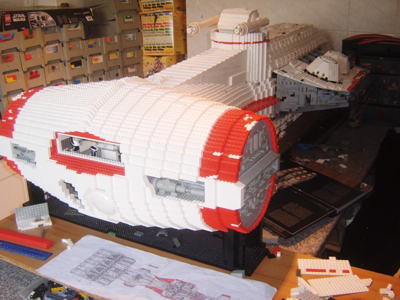 Illustration for article titled Crazy Guy Making Huge Minifig Scale Lego Corellian Corvette